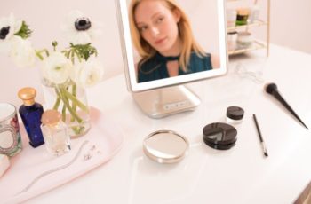 Espelho da iHome atende a comandos de voz e conta com Bluetooth