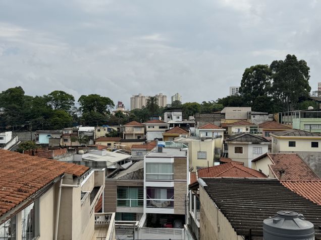 iPhone 15 Pro Max - Câmera principal lente digital de 35mm