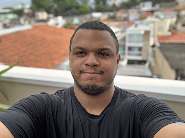 iPhone 15 Pro Max - Câmera frontal