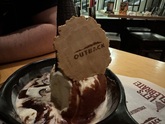 iPhone 15 Pro Max - Câmera principal com pouca luz