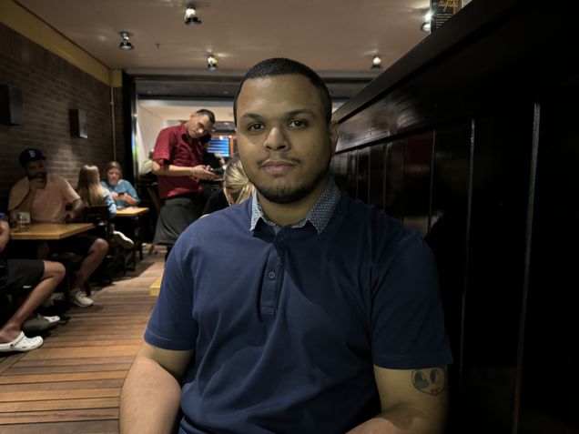 iPhone 15 Pro Max - Câmera principal com pouca luz