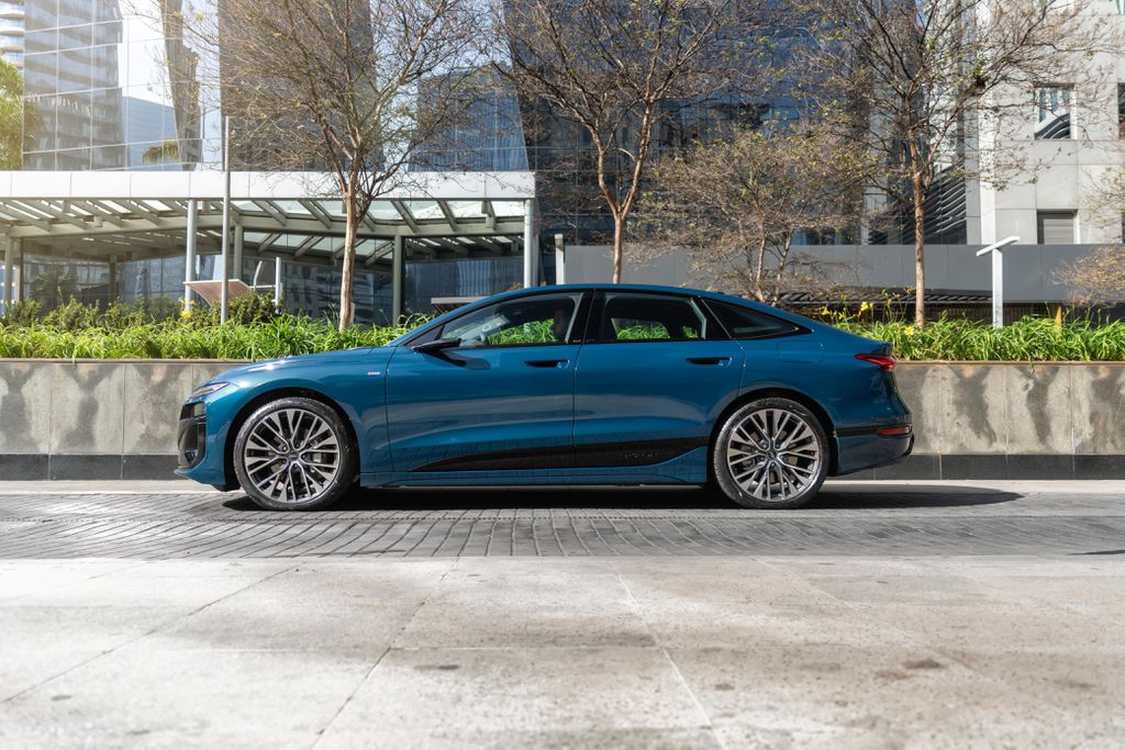 Audi A6 visto de lado