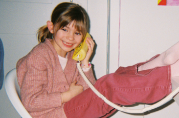 Marca lança "telefone fixo do futuro" para deixar crianças longe do smartphone