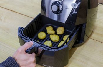 Aprenda o truque que ativa o antiaderente da air fryer e prolonga a vida