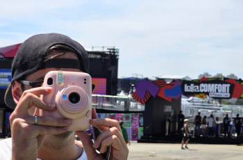 Onda retrô: câmeras digitais e ‘charmeras’ tomam conta do Lollapalooza Brasil