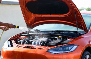Lavar o motor do carro pode ser uma péssima ideia; explicamos o porquê