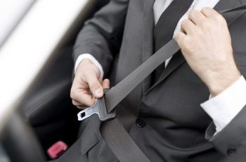 3 truques com cinto de segurança do carro que pouca gente conhece